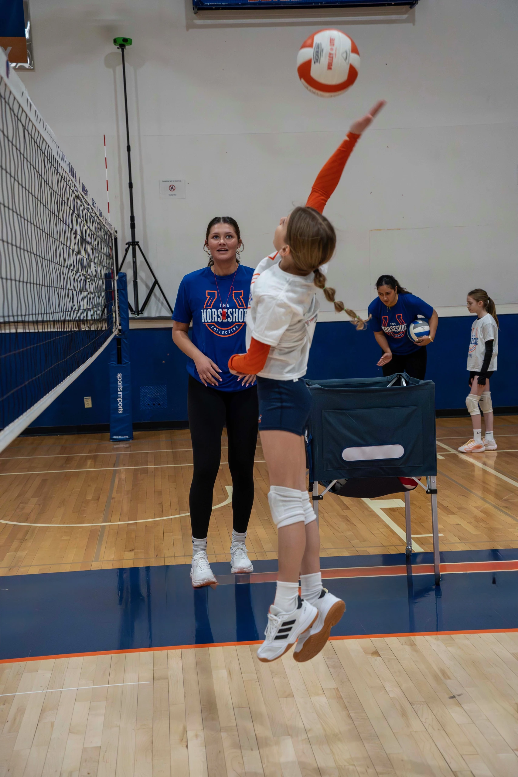Boise State player setting the ball at a past clinic